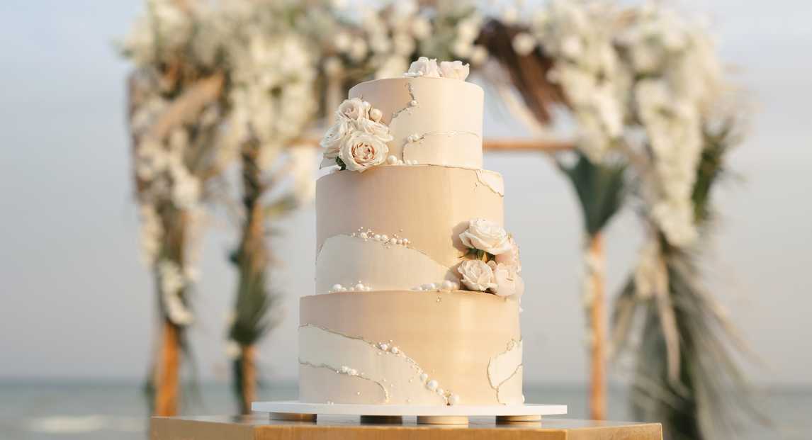 Teljes útmutató az esküvői torta formájának kiválasztásához
